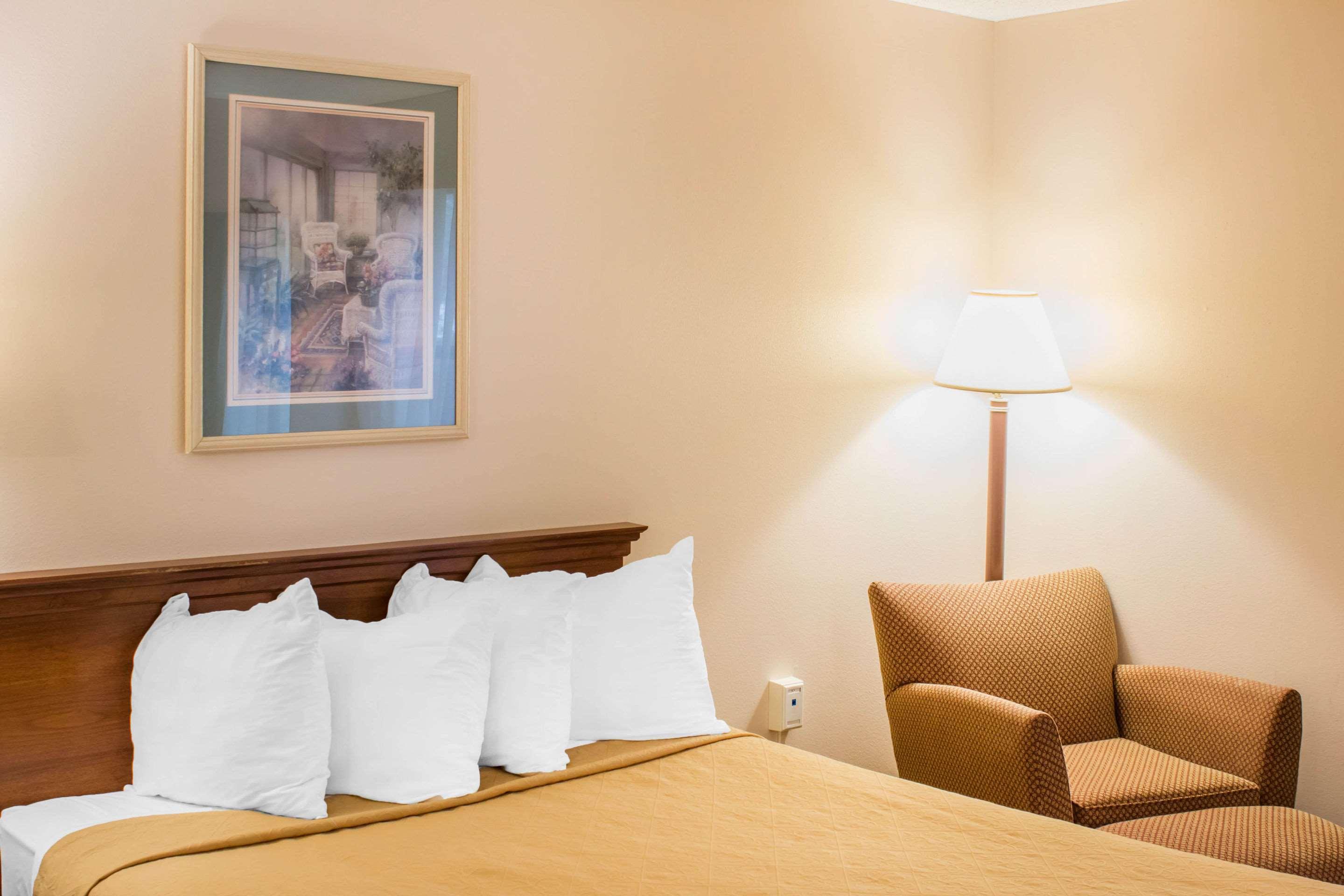 Econo Lodge Raleigh Eksteriør billede
